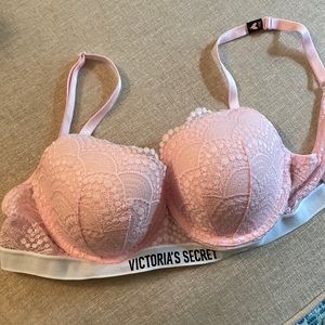 Never worn VS pink lacey bra